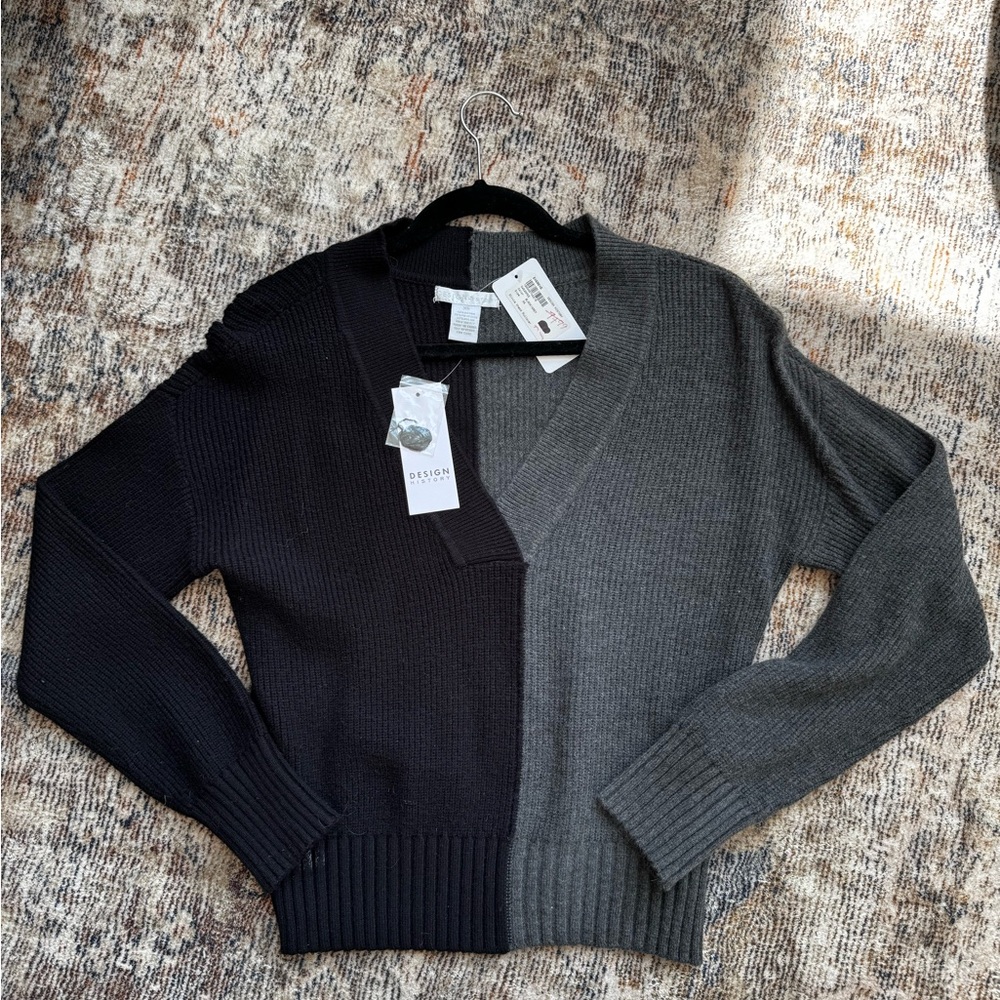 NWT DESIGN Two-Tone Black and Gray Sweater sz XS